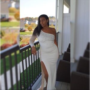 Elegant One-Shoulder White Evening Dress with Embellishments